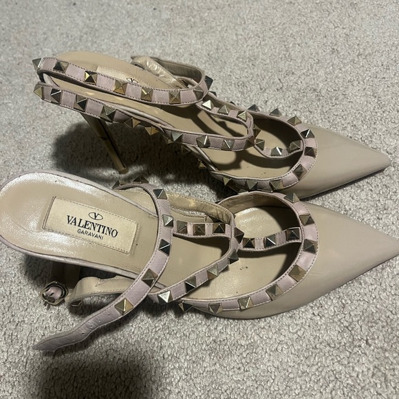 Valentino Garavani Rockstud Slingback Heels - Picture 3 of 16